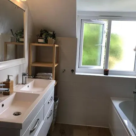 Entire Three Bed House With Garden Holiday home Bristol