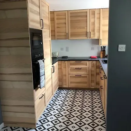 Entire Three Bed House With Garden *