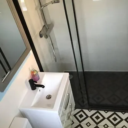 Entire Three Bed House With Garden