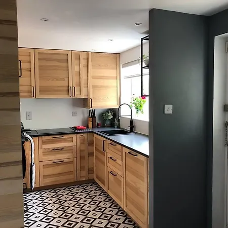 Entire Three Bed House With Garden Bristol