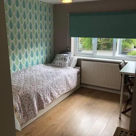 Holiday home Entire Three Bed House With Garden *