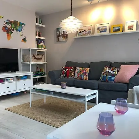 Entire Three Bed House With Garden Hébergement de vacances