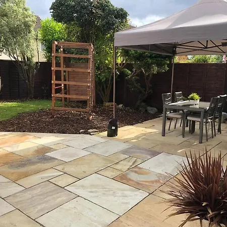 בית נופש Entire Three Bed House With Garden *