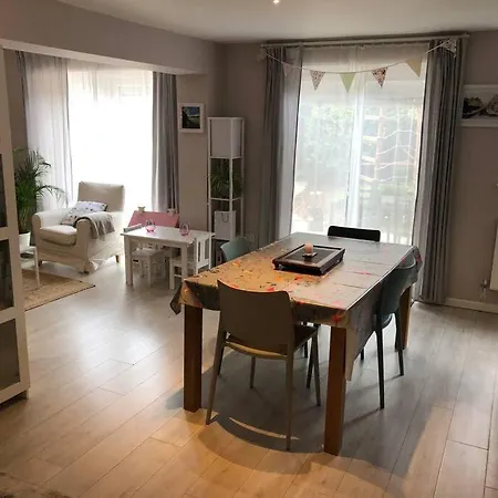 Entire Three Bed House With Garden בית נופש בריסטול